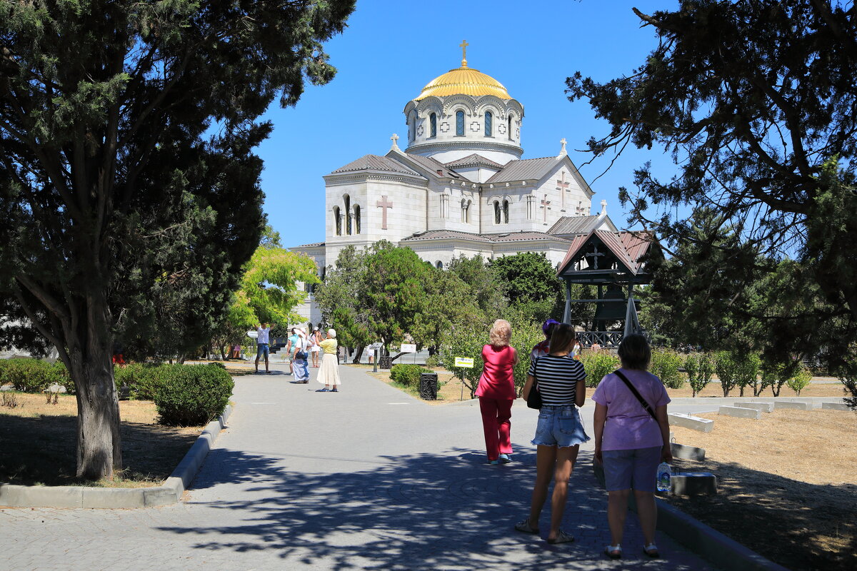К Свято-Владимирскому храму - Леонид 