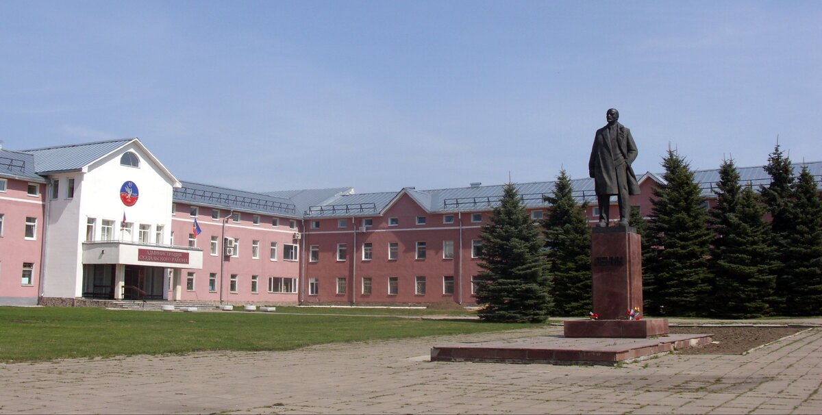 Администрация города Суздаля и памятник В.И. Ленину. - Ирина ***