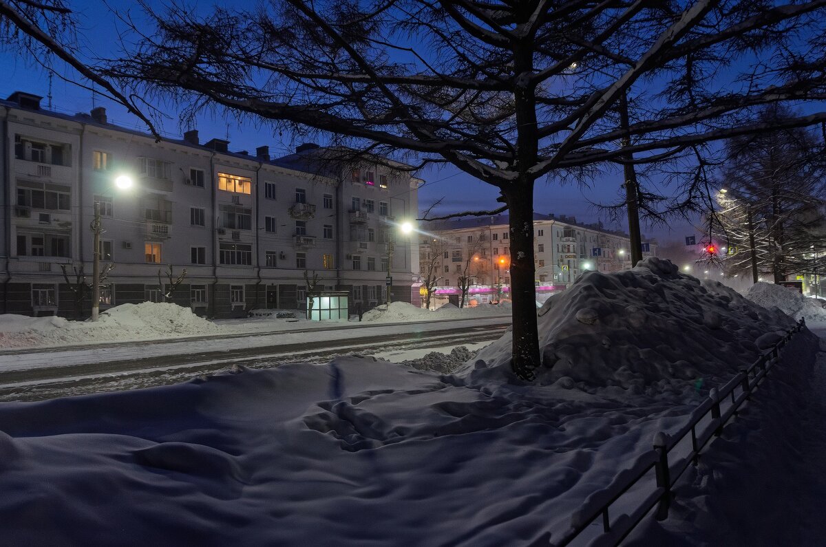 Утром по проспекту Мира - Виктор Иванович Чернюк