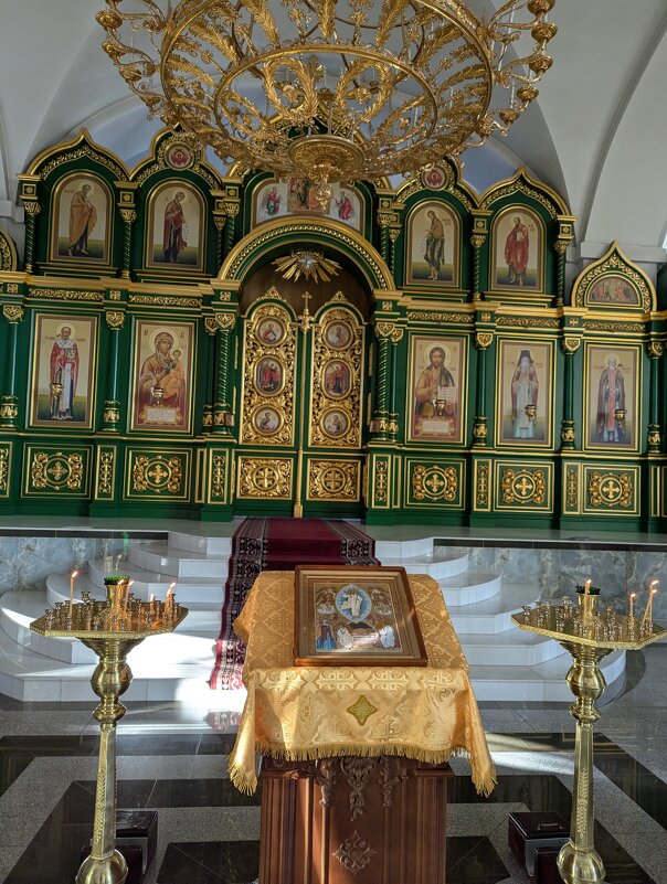 В храме - Андрей Хлопонин