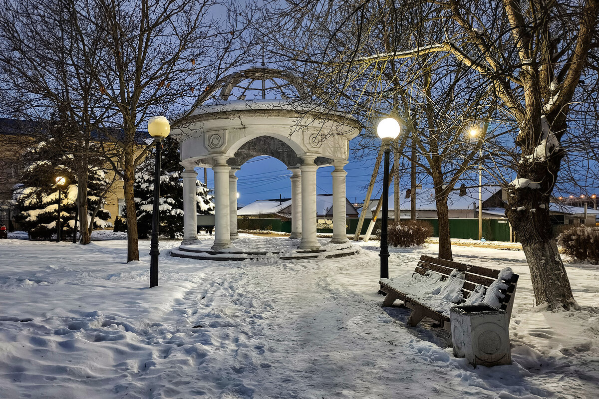 В провинциальном парке - Валерий Ткаченко