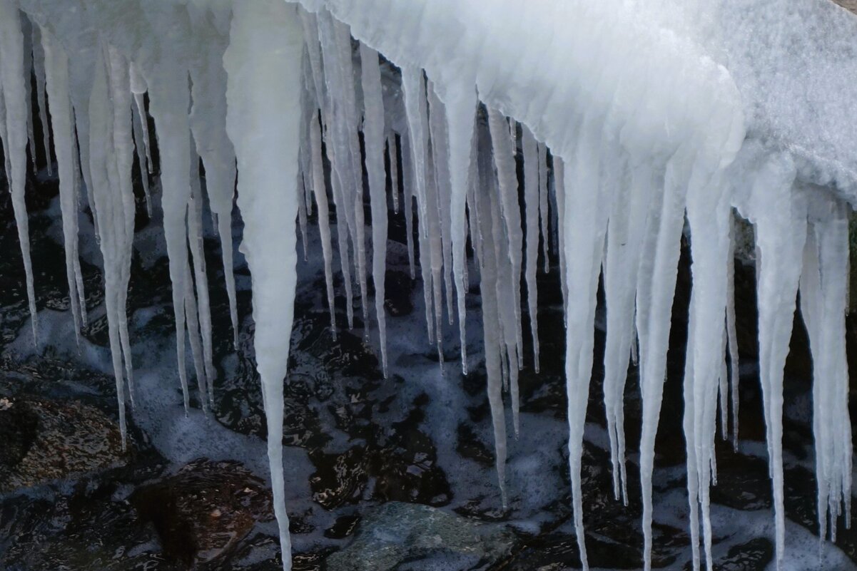 Ледяные сталактиты - Рита Симонова