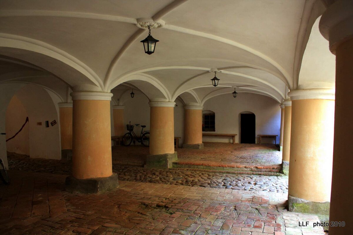 Эдольский замок, внутренний дворик. - Liudmila LLF