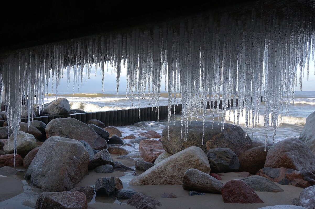 Ледяные сталактиты - Рита Симонова