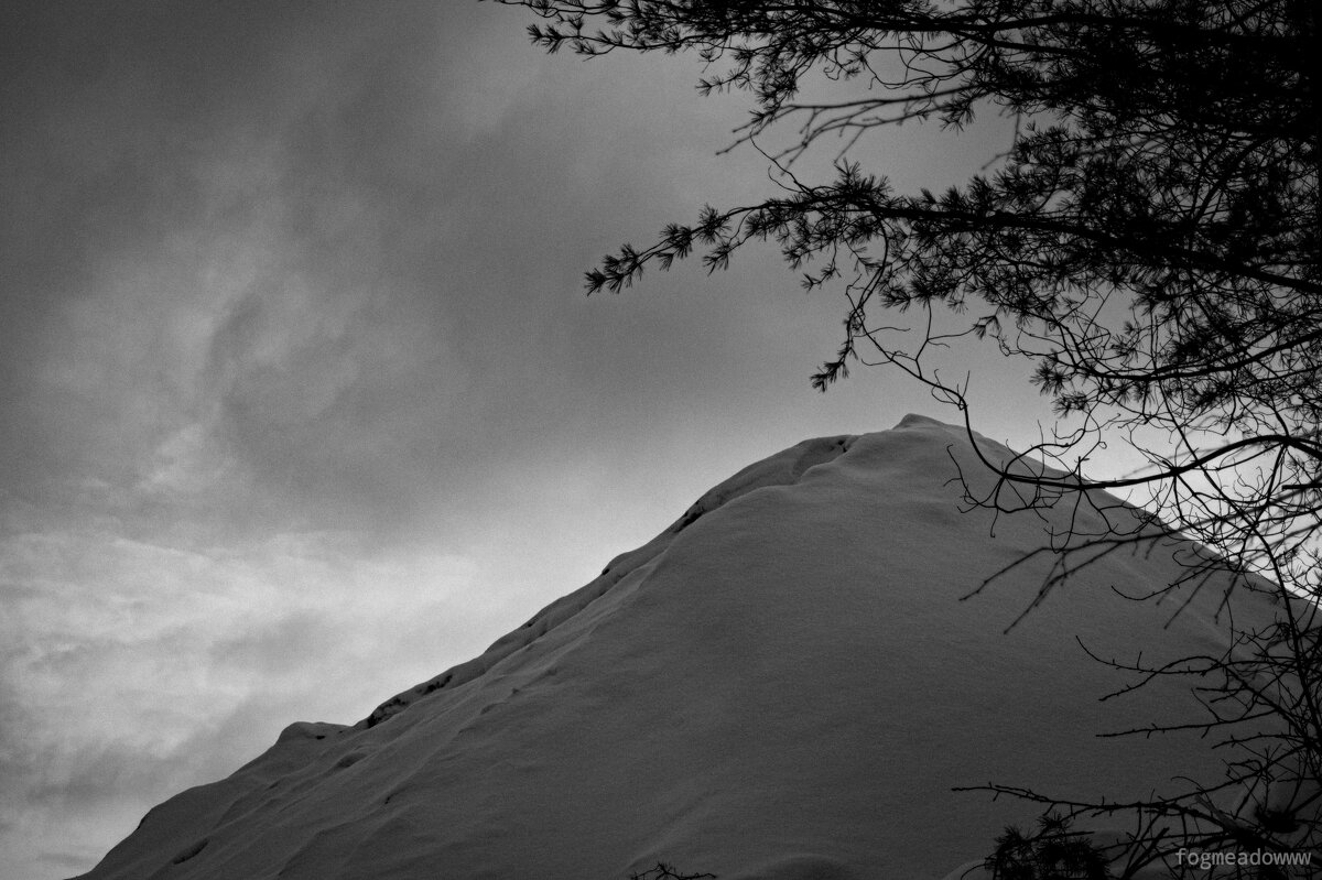 Песчаная горка в снегу - fogmeadowww m