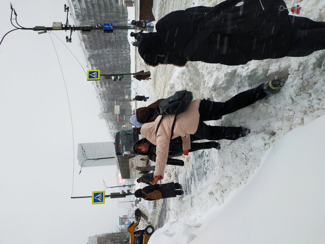 В Москве - снег - Андрей Лукьянов