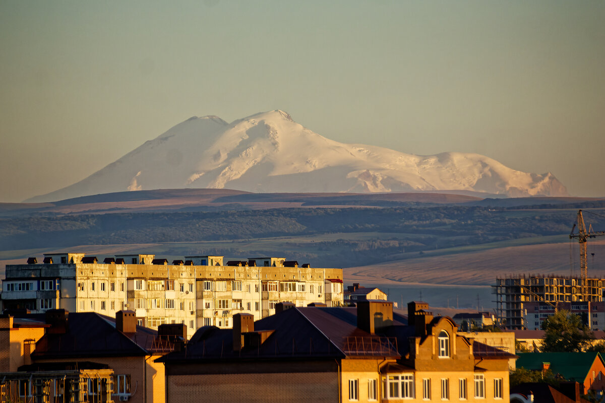 Про Эльбрус - Дмитрий Емельянов