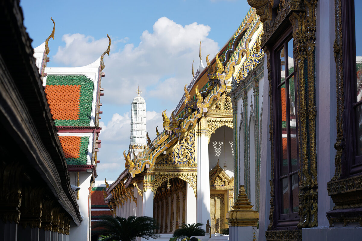 Территория храма Ват Пхра Кео (Храм Изумрудного Будды) - Иван Литвинов