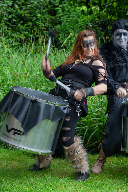 Экспрессивная барабаньщица - Valziwa 