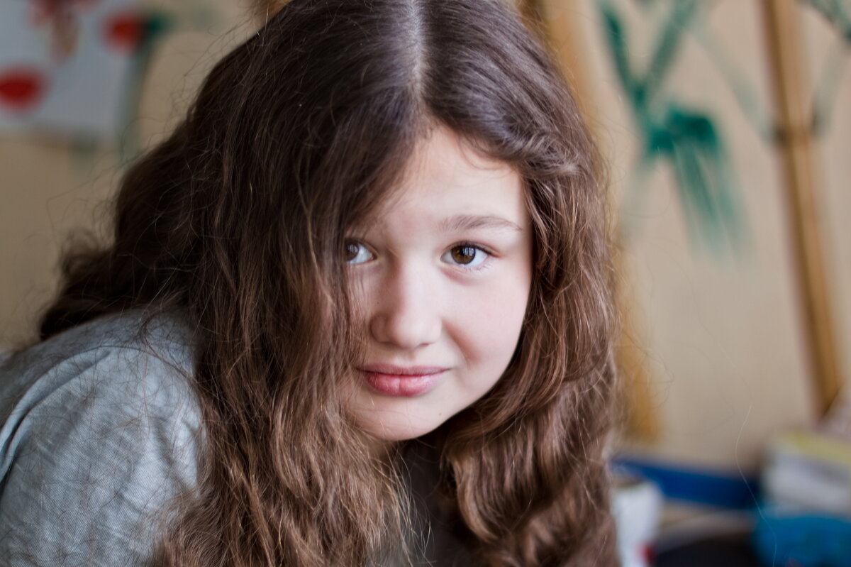 с распущенными волосами - Артём Евтюхов