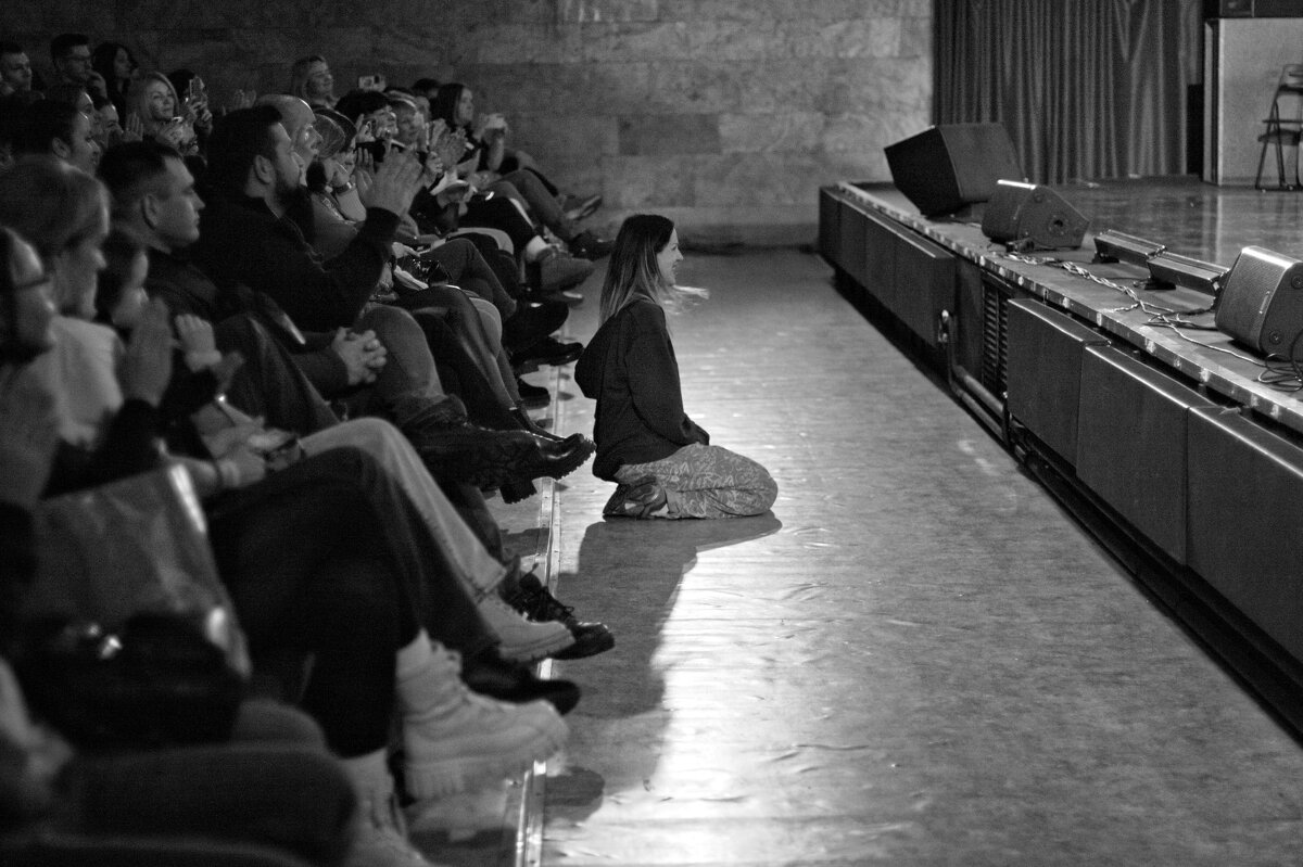 когда на сцене твоя кровиночка) - Артём Евтюхов когда на сцене твоя кровиночка) - Артём Евтюхов