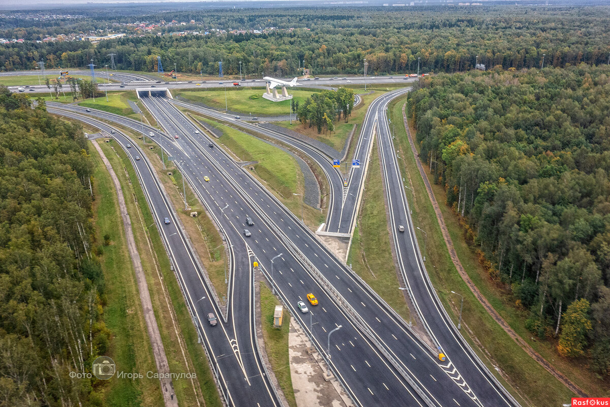 Памятник самолёту Ту-104 во Внуково - Игорь Сарапулов