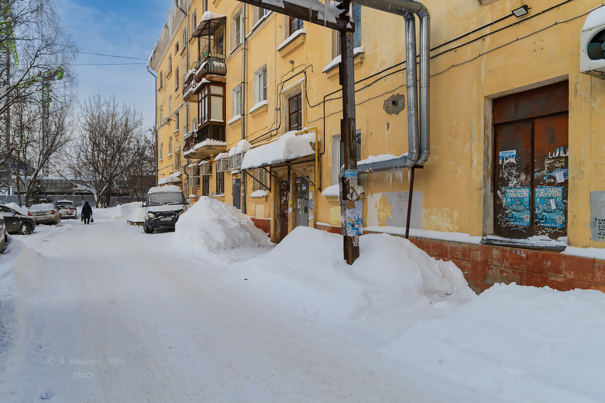 Во дворе старого дома - Александр Синдерёв