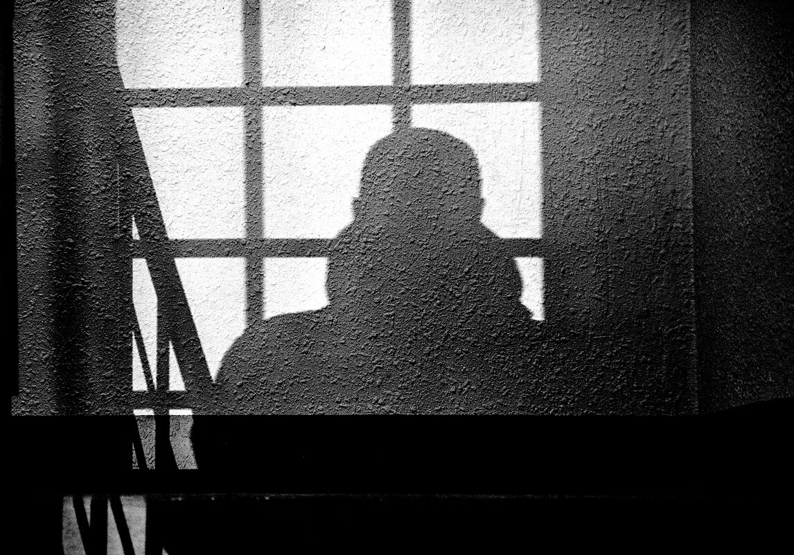 Тени на стене - Валерий Иванович