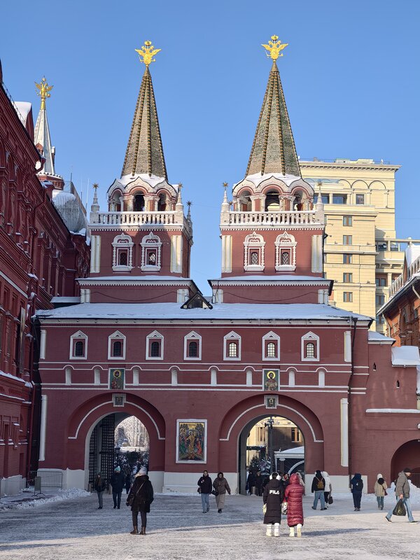 Воскресенские ворота - <<< Наташа >>>