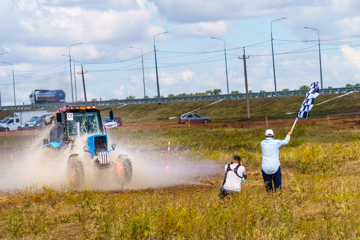 Гонки на тракторах. - Владимир А.Р. 