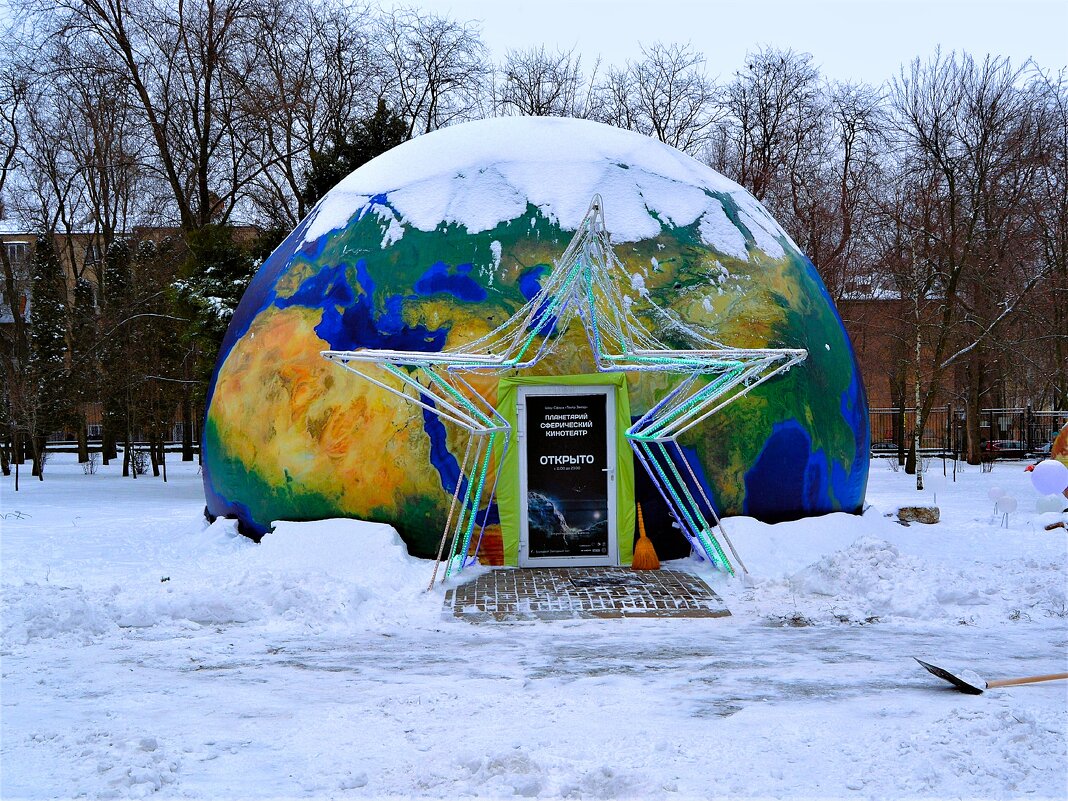 Ростов-на-Дону. Планетарий-кинотеатр «Шоу-сфера». - Пётр Чернега