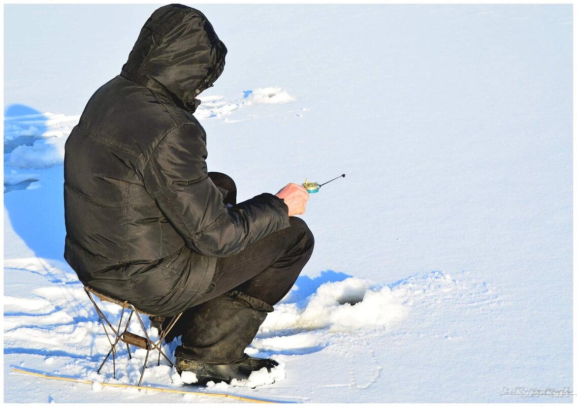 В  ожидании поклевки. - Михаил. 