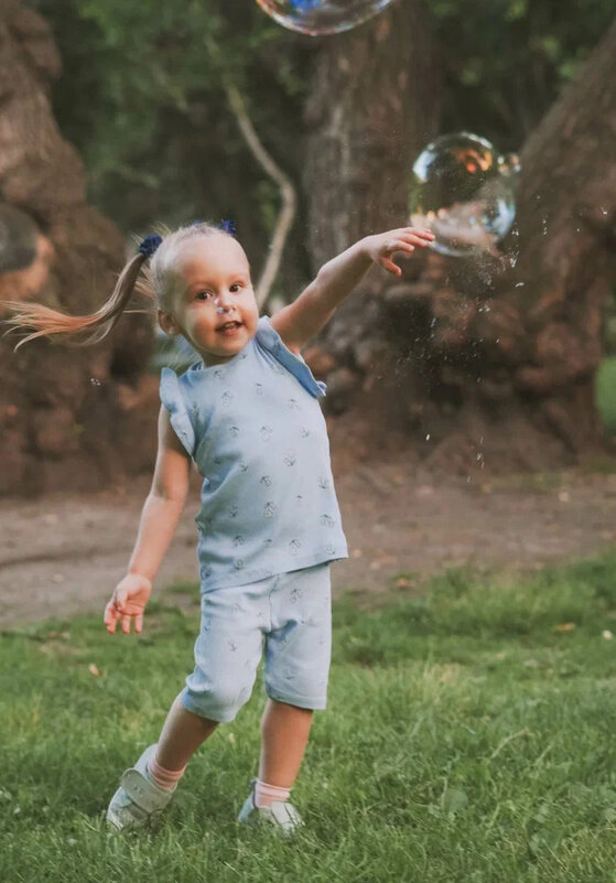 Девочка с мыльным пузырем - Владимир Чумакин