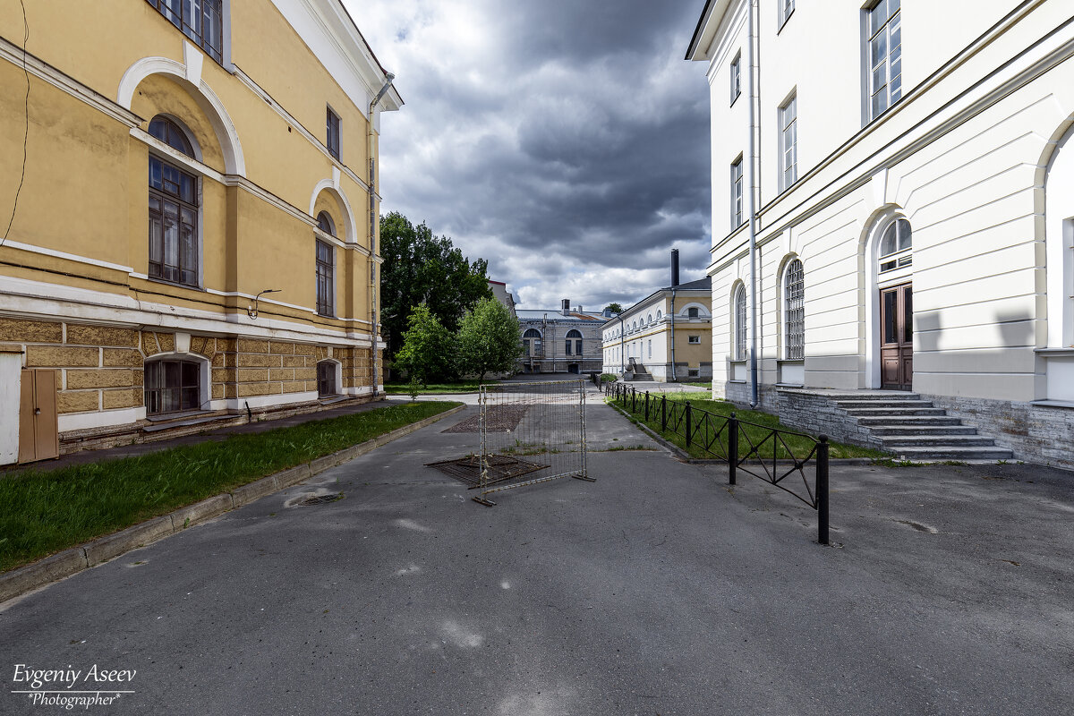 Просто петербургские дворы - Евгений 