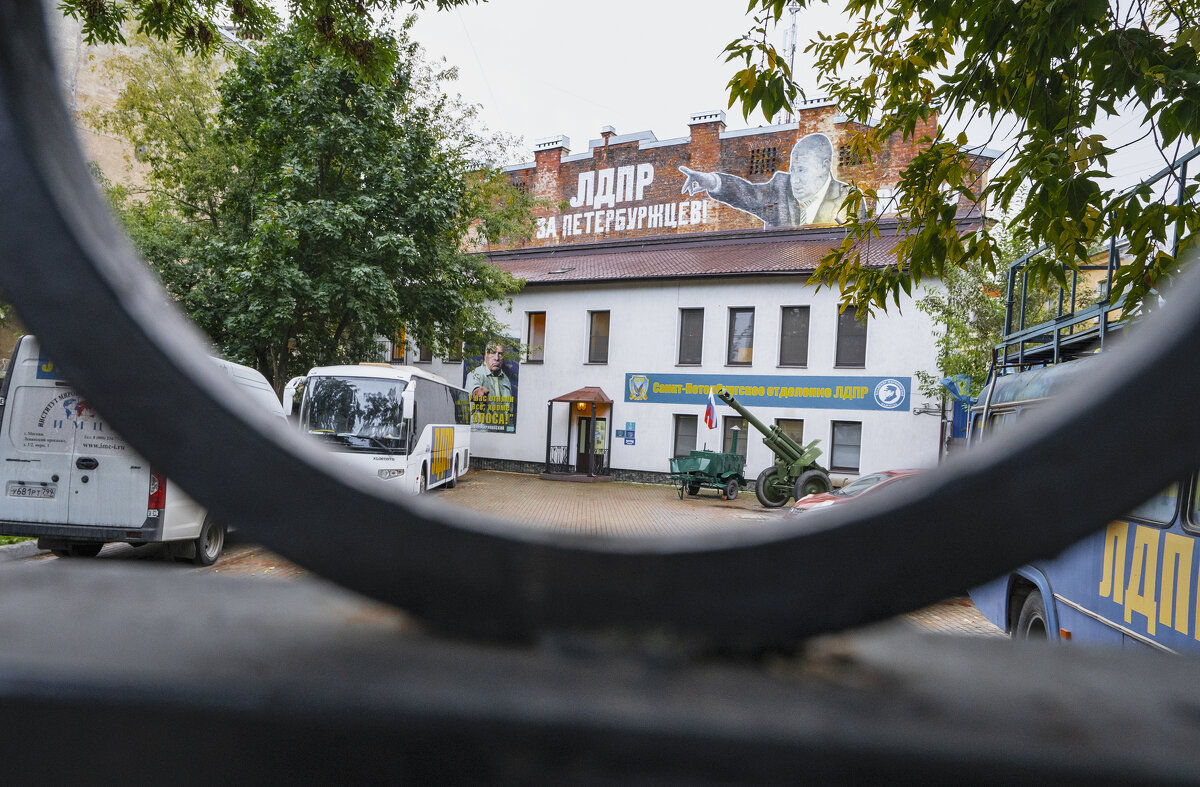 *** - Александр Русинов