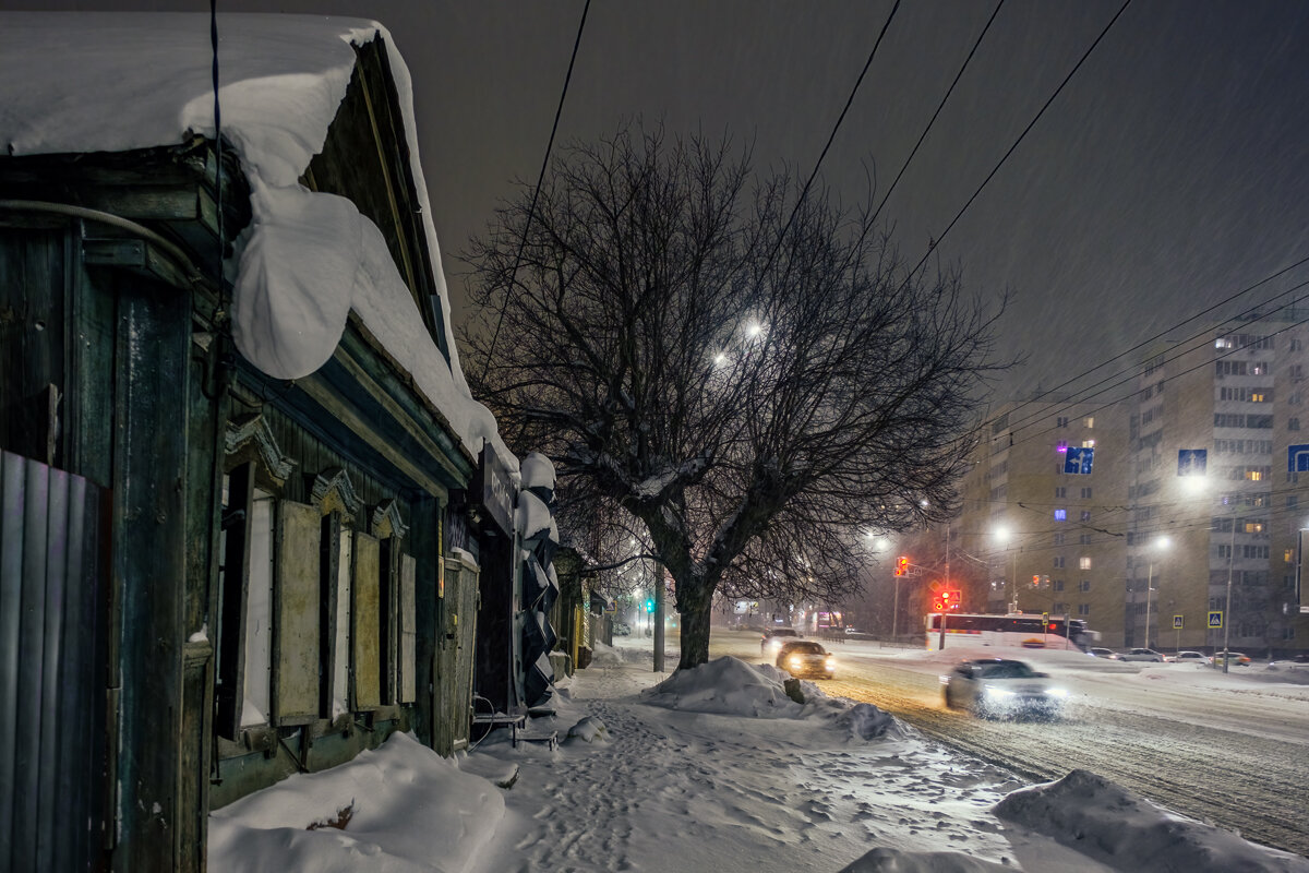 Окутан снегом старый дом - Сергей Шатохин 