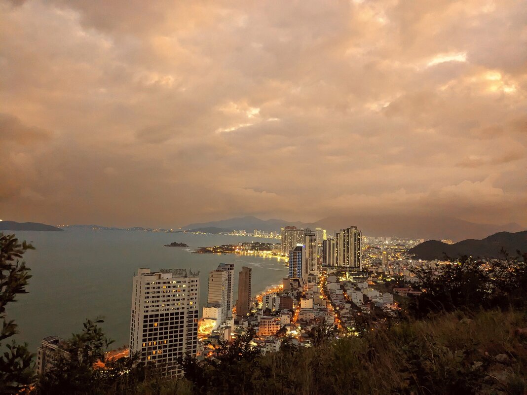 Оглядывая город с высоты - liudmila drake