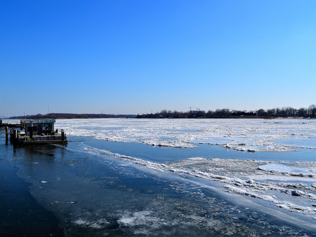 Ростов-на-Дону. Ледяной покров реки Дон в феврале. - Пётр Чернега