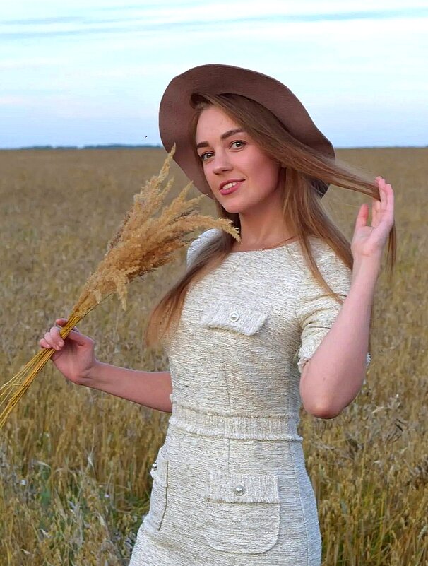 Девушка в шляпке - Наталья ***