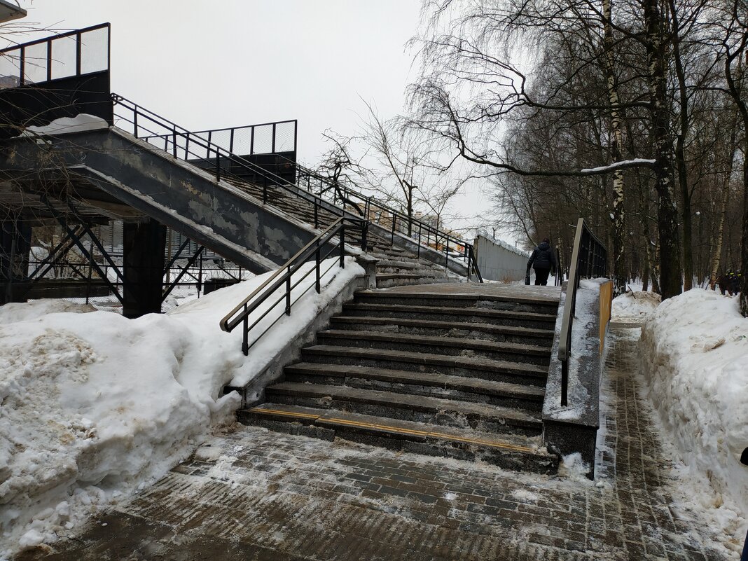 * * * - Андрей Лукьянов