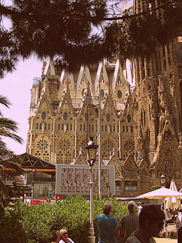 Барселона. Фрагмент храма Святого Семейства. - Владимир Драгунский