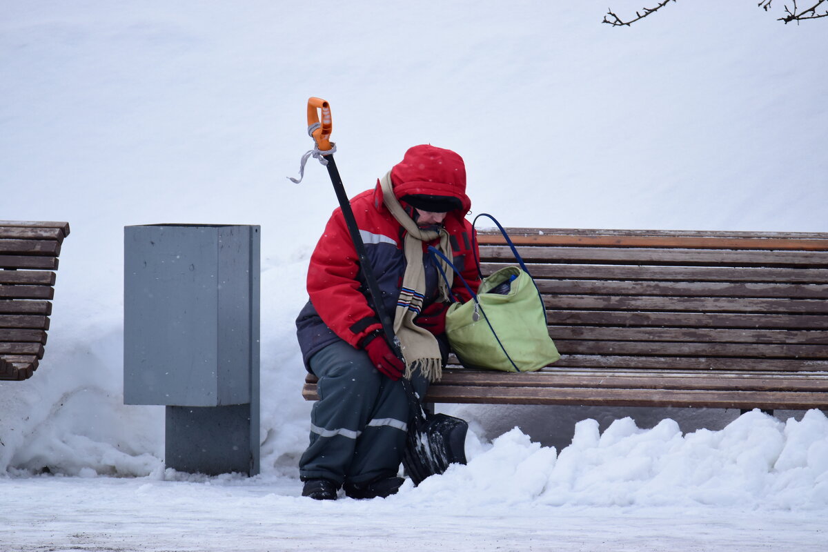 Тётя спит, она устала. - Наталья Вязигина