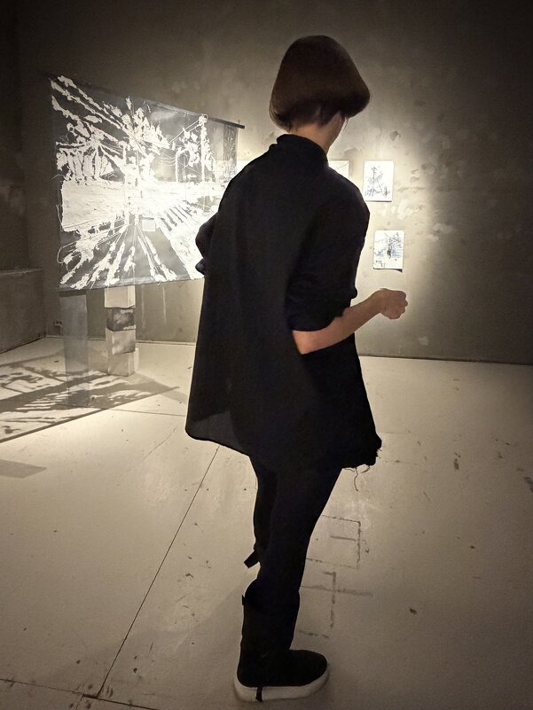 Автор у своих работ. - Любовь Автор у своих работ. - Любовь