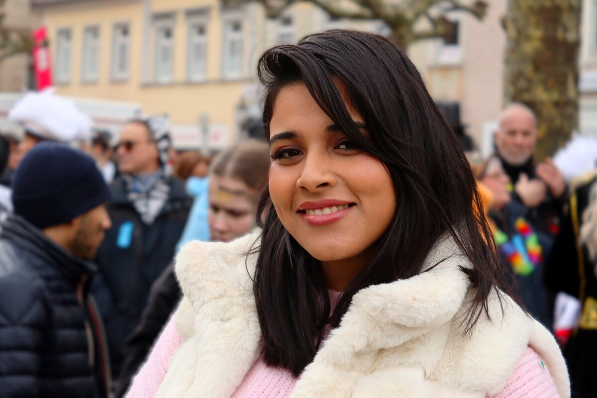 Есть люди, что на солнышко похожи - Юрий. Шмаков