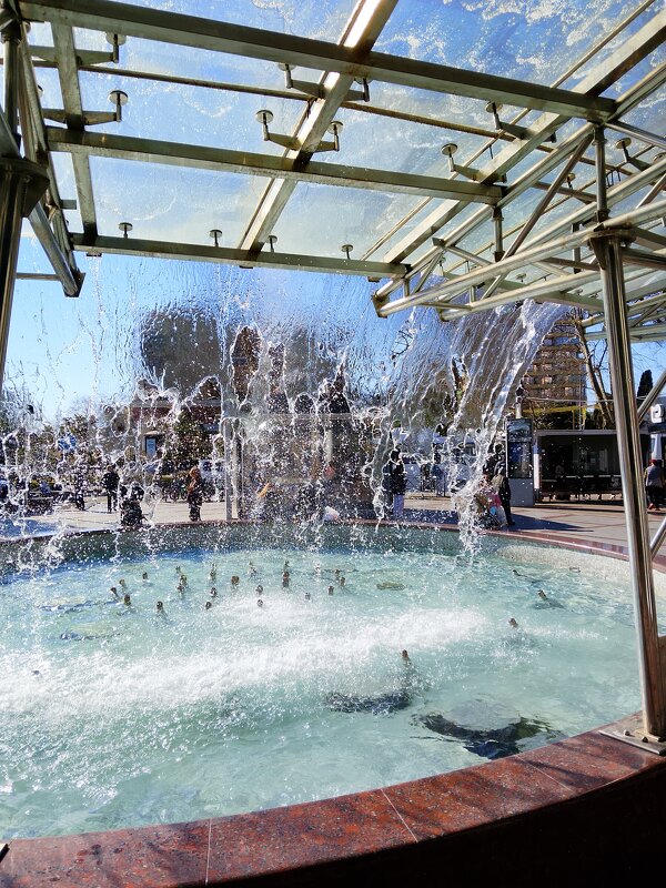 Поющий фонтан на Платановой аллее - Tata Wolf