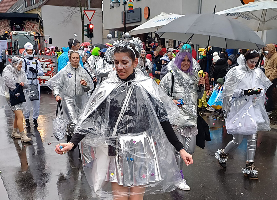 Дождливый карнавал не портит настроение - Valziwa Дождливый карнавал не портит настроение - Valziwa