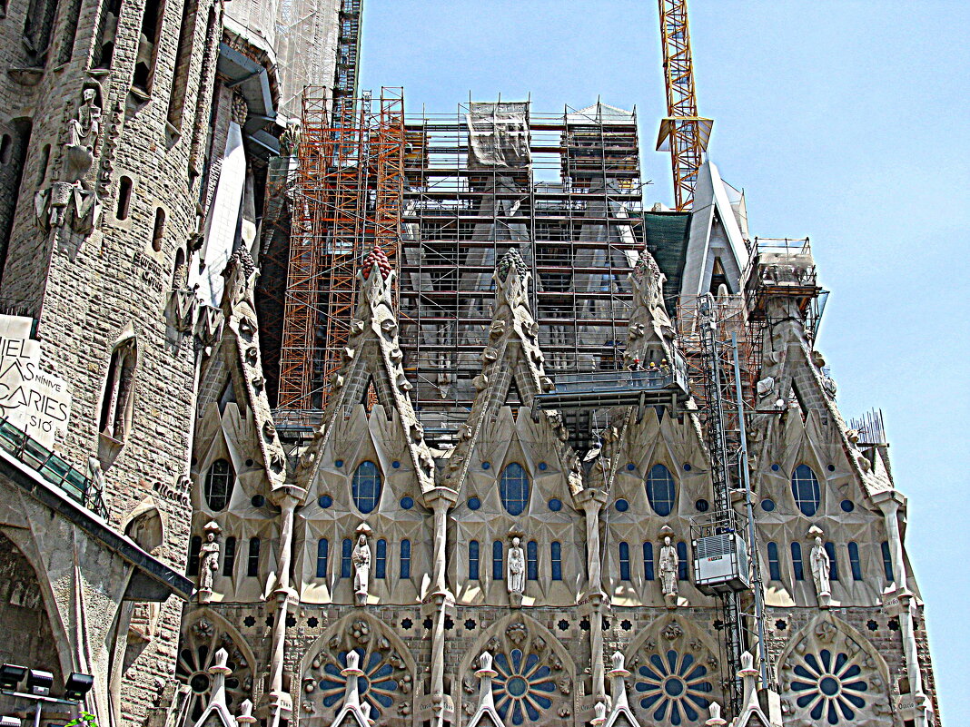 Барселона. Фрагмент Храма Светого Семейства - Владимир Драгунский