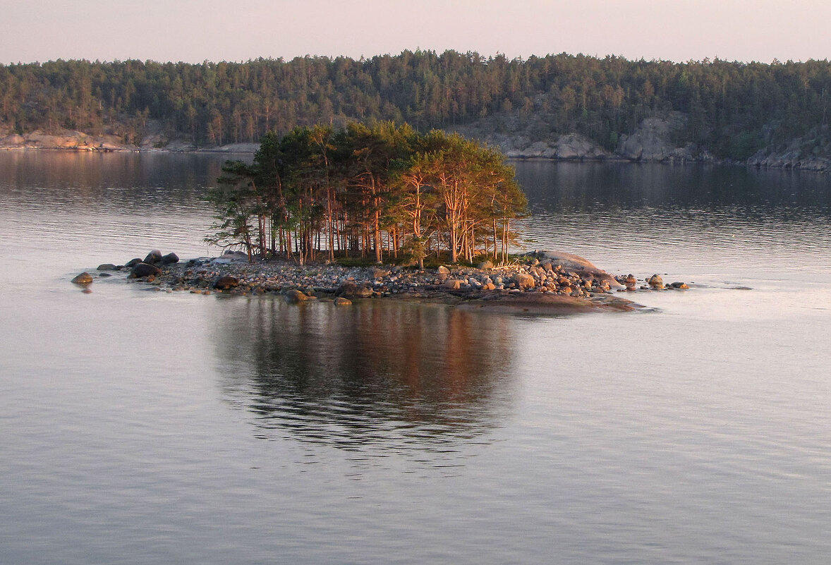 Безымянный островок возле острова Лёвскер - Александр Ильчевский 