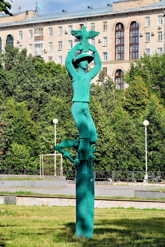 Скульптура "Дети разных народов" - Валерий Судачок