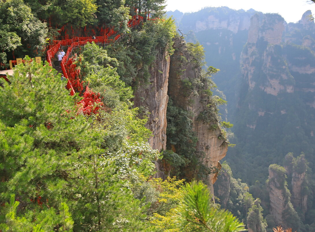 тропа в скалах... - Andrey Bragin 