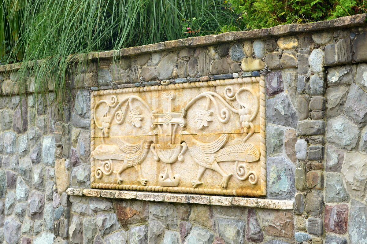 Монастырская стена - Татьяна Лютаева