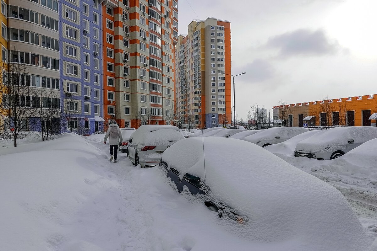 Куда-то дворники подевались - Валерий Иванович Куда-то дворники подевались - Валерий Иванович