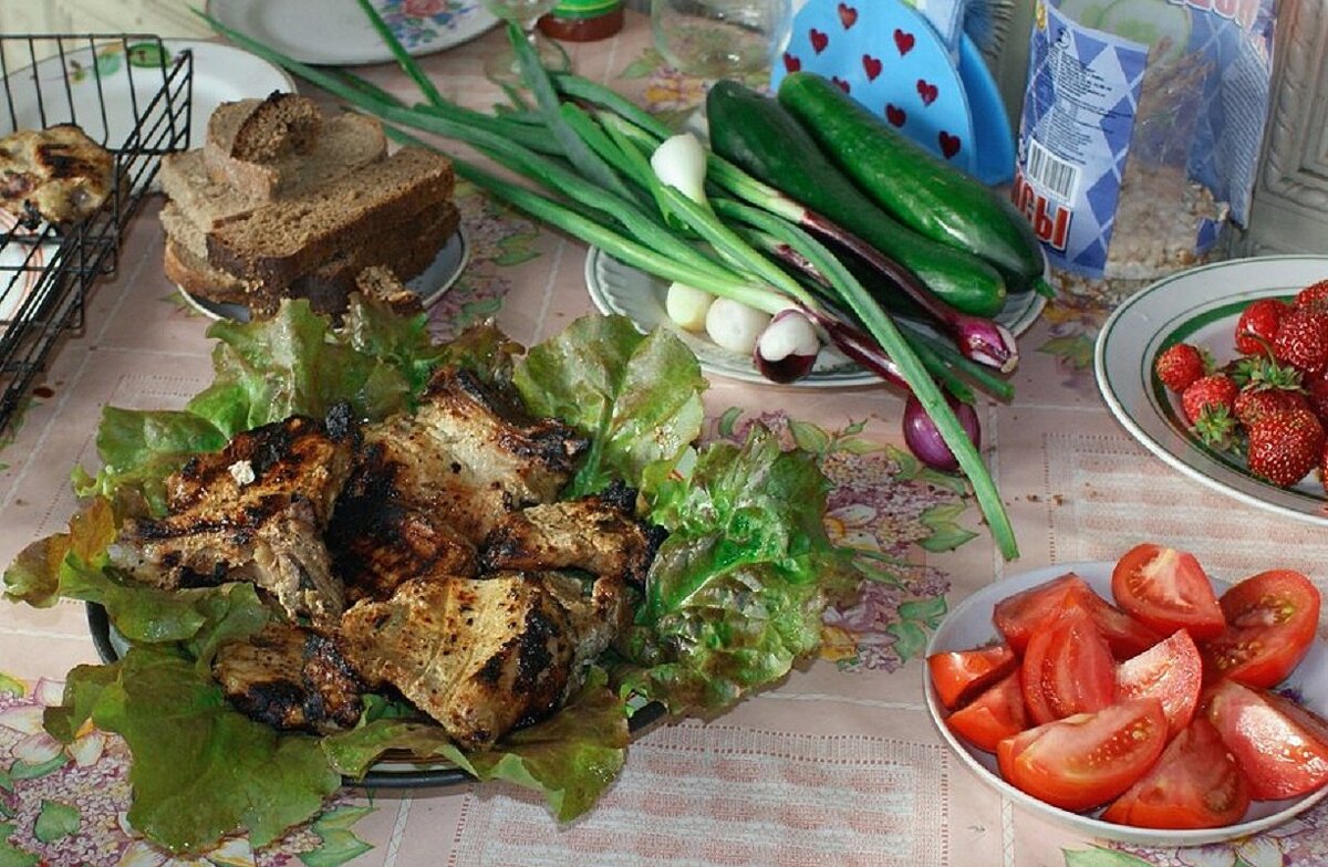 Угощайтесь! На даче по-простому... - Галина Нестратова