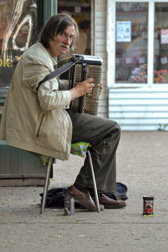 Уличный музыкант. - Михаил Курзанцев