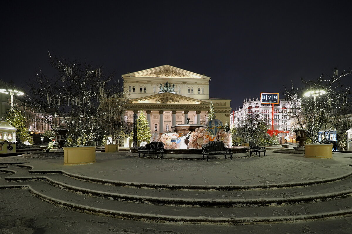 Театральная площадь в Новогодние дни. - Евгений Седов Театральная площадь в Новогодние дни. - Евгений Седов