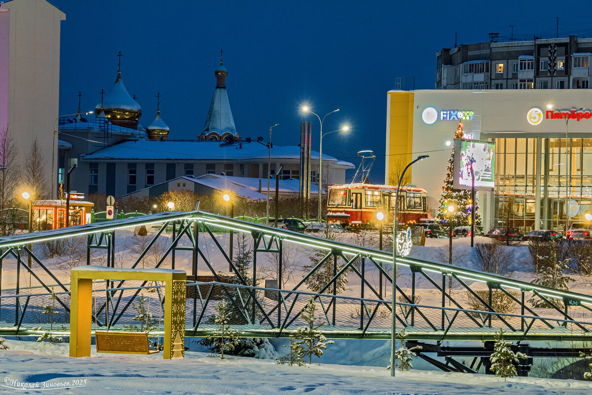Ухта зимняя. Новый район с новым оформлением, особенно вписался питерский трамвайчик) - Николай Зиновьев Ухта зимняя. Новый район с новым оформлением, особенно вписался питерский трамвайчик) - Николай Зиновьев