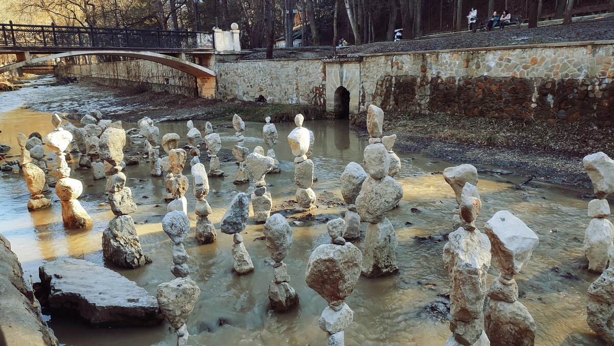Стоящие камни в реке Кисловодска - Мариша 