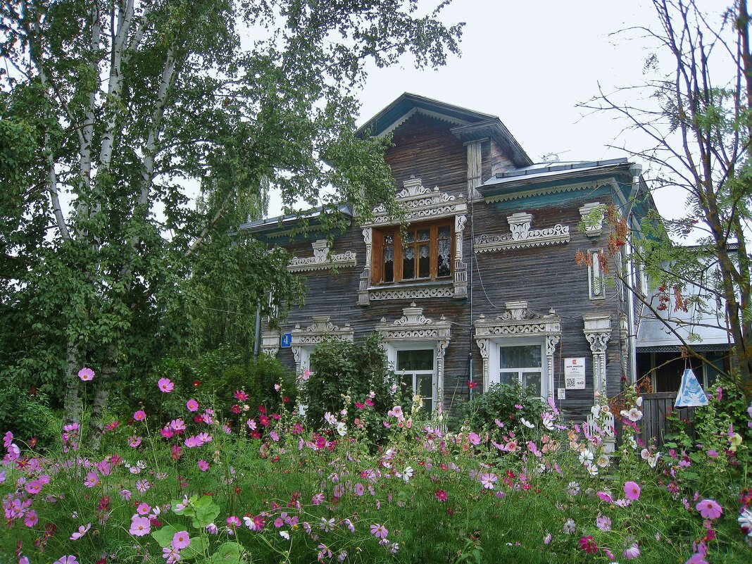 "В доме где резной палисад..." - unix (Илья Утропов) "В доме где резной палисад..." - unix (Илья Утропов)