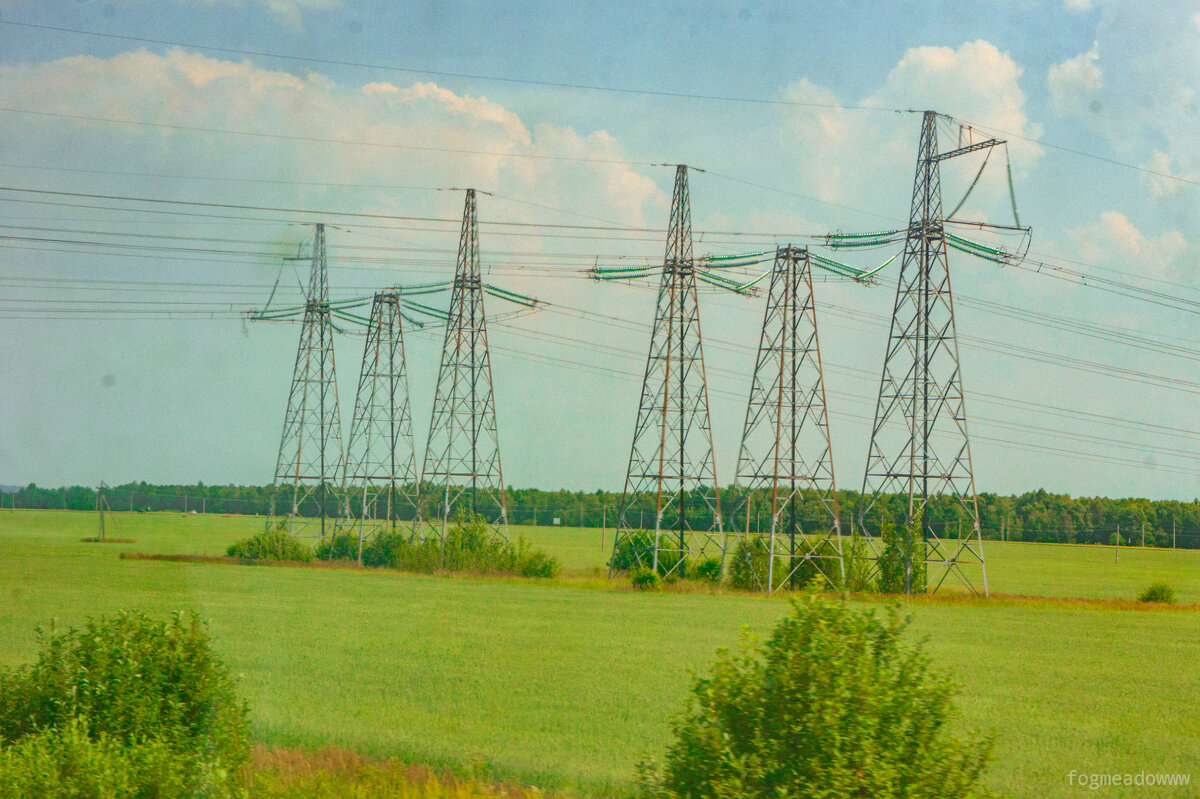 Силуэты ЛЭП на фоне летнего неба - fogmeadowww m