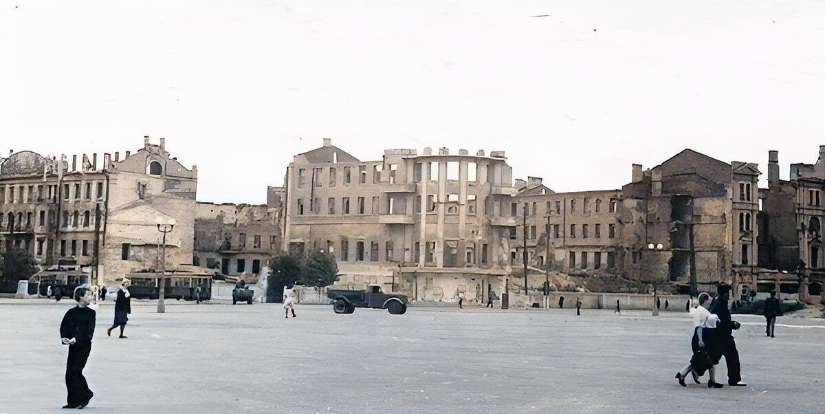 Площадь Ленина в освобожденном Воронеже - Gen Vel Площадь Ленина в освобожденном Воронеже - Gen Vel